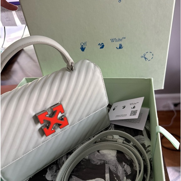 BRAND NEW Off-White Jitney 1.4' Purse Handbag Tote Calfskin Quilted Off White - Picture 2 of 9